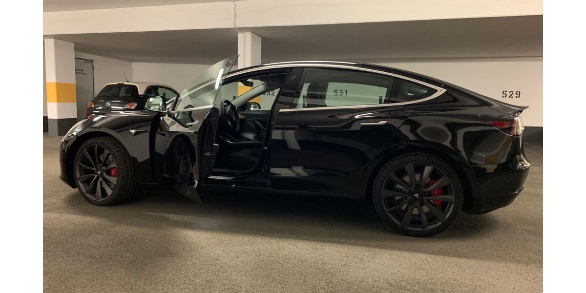 Tesla Model 3 68.000 km 25.500 &euro; stuttgart 70176
