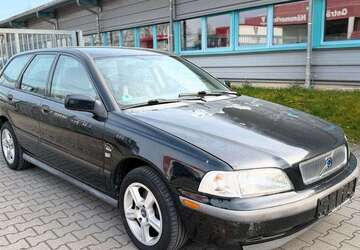 Volvo V40 168.000 km 1.799 &euro; Fellbach 70736
