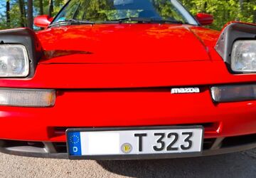 Mazda 323 105.800 km 5.600 &euro; Sindelfingen 71067