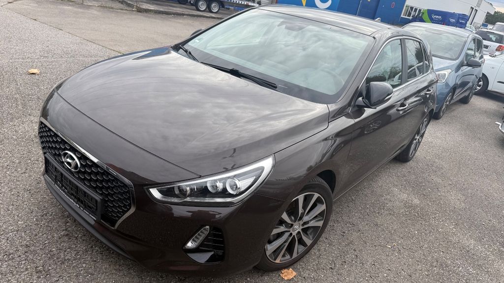 Hyundai i30 78.000 km 13.100 &euro; Sindelfingen 71065