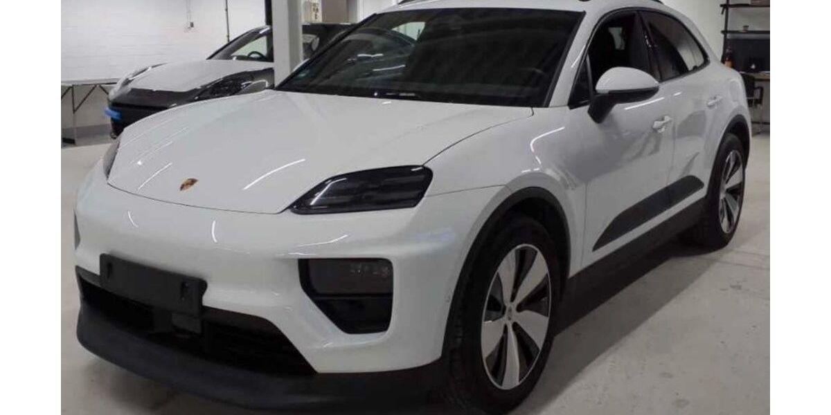 Porsche Macan 9.870 km 69.970 &euro; Stuttgart 70499