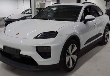 Porsche Macan 9.870 km 70.990 &euro; Stuttgart 70499