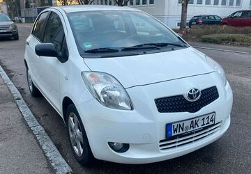 Toyota Yaris 120.000 km 3.300 &euro; Fellbach 70736