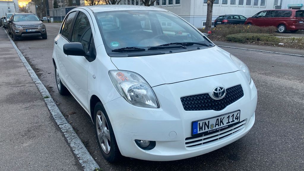 Toyota Yaris 120.000 km 3.300 &euro; Fellbach 70736