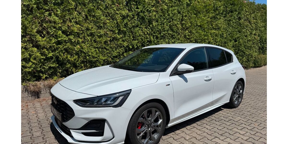 Ford Focus 8.400 km 21.490 &euro; Stuttgart 70376