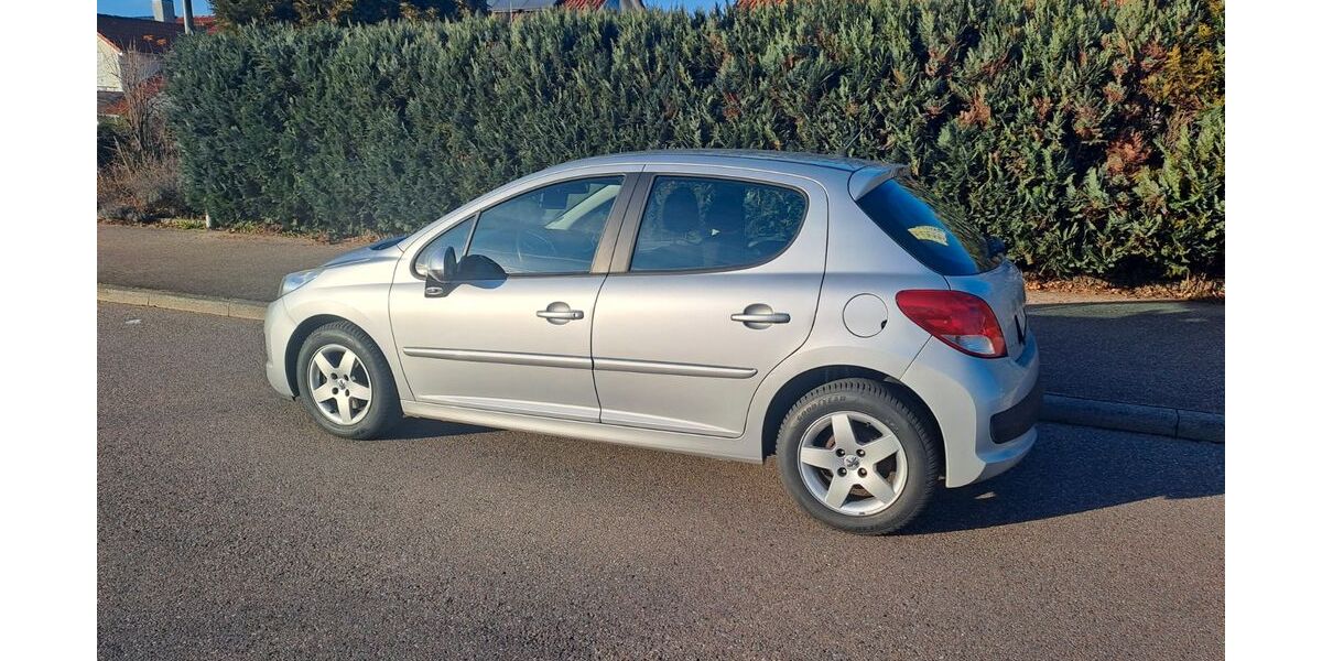 Peugeot 207 94.000 km 3.900 &euro; Möglingen 71696