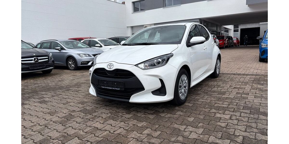 Toyota Yaris 15.121 km 18.995 &euro; Stuttgart 70597