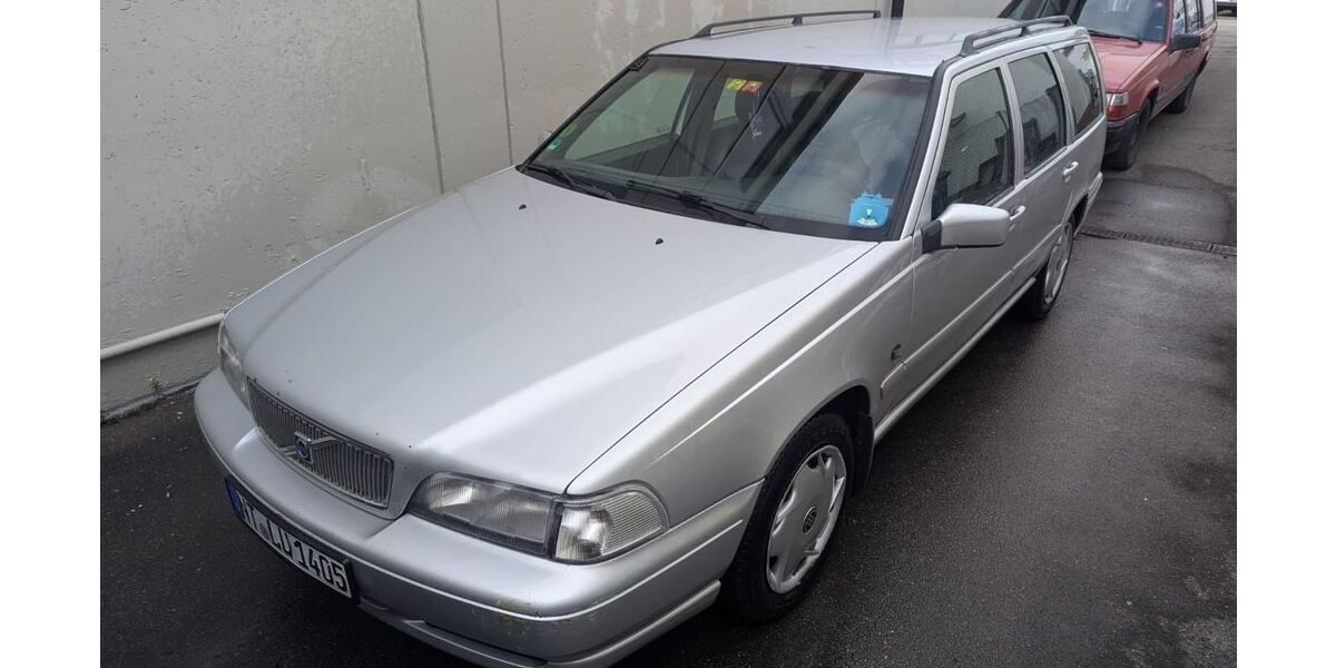 Volvo V70 387.000 km 2.600 &euro; Stuttgart 70563