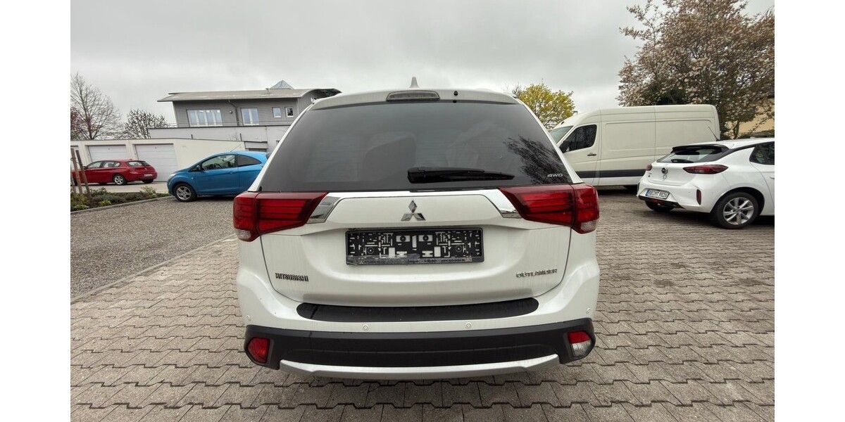 Mitsubishi Outlander 162.000 km 13.699 &euro; Gäufelden 71126