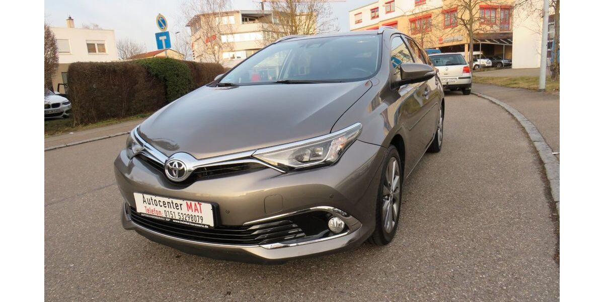 Toyota Auris 89.000 km 11.950 &euro; Fellbach 70736