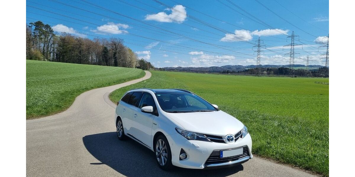 Toyota Auris Touring Sports 156.900 km 11.999 &euro; Stuttgart 70191
