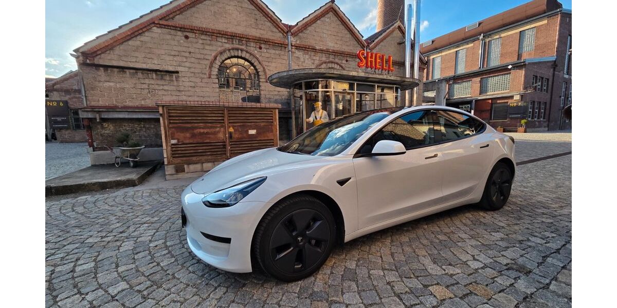 Tesla Model 3 23.600 km 28.900 &euro; Reutlingen 72766